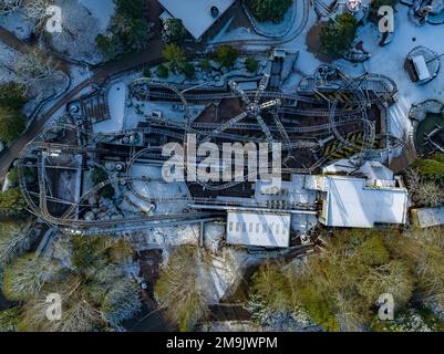 Schneebedeckte Alton Towers Luftdrohne Beautify Fotos Vom Freizeitpark Stockfoto