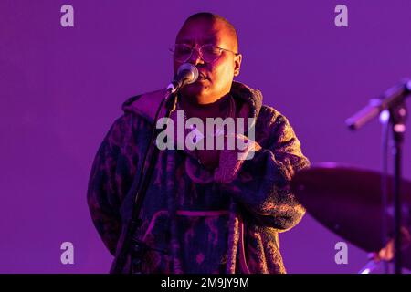 Meshell Ndegeocello, Voice tritt mit Samora Pinderhughes auf: Multimediapräsentation „Trauer und Prozess“ während des Winter JazzFest in Westbeth, präsentiert von The Kitchen in New York am 17. Januar 2023. Das Trauerprojekt wurde durch die Entfaltung der vielen intimen Schäden beeinflusst, die durch Masseninhaftierung und systemischen Rassismus und wie Menschen sich selbst und einander heilen. Samora Pinderhughes spielte Klavier und Stimme und arbeitete mit Joshua Crumbly am Bass zusammen, Jack DeBoe am Schlagzeug, Nia Drummond, Stimme, Elliott Skinner an Gitarre und Stimme, Jehbreal Muhammad Jackson, Stimme, Nio Levon, Stimme, Dani Murci Stockfoto