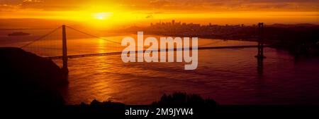 Golden Gate Bridge bei Sonnenuntergang, San Francisco, Kalifornien, USA Stockfoto