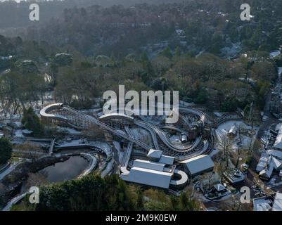Schneebedeckte Alton Towers Luftdrohne Beautify Fotos Vom Freizeitpark Stockfoto