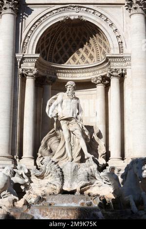 Neptun. Fontaine de Trévi. 1762. Rom. - Italienisch. / Triumphbogen mit Neptun vom Trevi-Brunnen von Nicola Salvi und Niccolo Pannini. 1762. Rom. Es Stockfoto