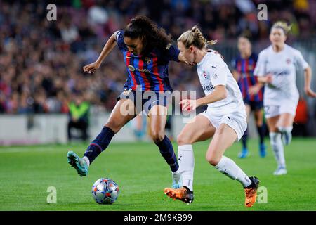 BARCELONA – DEZ. 21: Salma Paralluelo in Aktion während des UEFA Women's Champions League-Spiels zwischen dem FC Barcelona und dem FC Rosengard auf der Spotify Cam Stockfoto