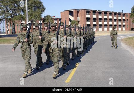 030212-M-2067M-001. Basis: USMC Recruit Depot, Parris Island Bundesstaat: South Carolina (SC) Land: Vereinigte Staaten von Amerika (USA) Stockfoto