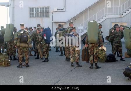 030214-M-2796K-011. Betrifft Operation/Serie: FOREST LIGHT II 2003 Base: Marine Corps Base, Camp Foster State: Okinawa Country: Japan (JPN) Stockfoto