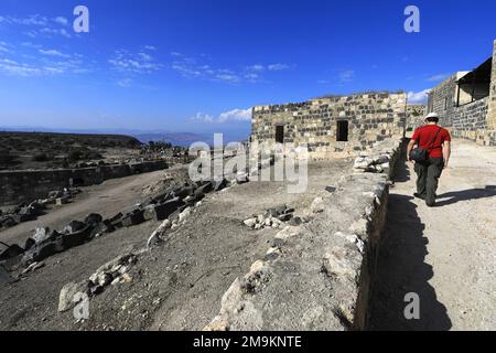 Blick über das Beit Heshboni-Gebäude in Umm Qais, Jordanien, Naher Osten Stockfoto