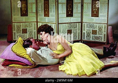 NOCH NIE SO WENIGE 1959-MGM-Filme mit Gina Lollobrigida und Frank Sinatra Stockfoto