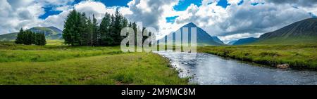 Meadow and River Etive and Creag Dubh Mountain, Schottland, Vereinigtes Königreich Stockfoto