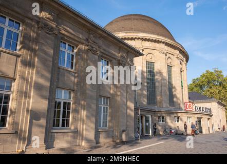 Köln September 2021: Die Kölner Messe Deutz Station ist eine Deutsche Bahnstation im Deutz Bezirk Köln am rechten Rheinufer Stockfoto