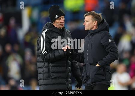 Jesse Marsch, Manager von Leeds United, spricht mit einem seiner Mitarbeiter im Hinterzimmer, nachdem er während der dritten Runde des Emirates FA-Pokalspiels Leeds United vs Cardiff City in Elland Road, Leeds, Großbritannien, am 18. Januar 2023 (Foto von Mark Cosgrove/News Images) in, am 1./18. Januar 2023, die letzte Peitsche gespielt hat. (Foto: Mark Cosgrove/News Images/Sipa USA) Guthaben: SIPA USA/Alamy Live News Stockfoto