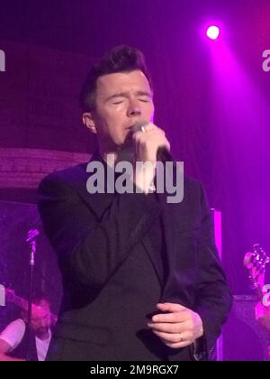 Rick Astley in einem Konzert im "The Box" in New York Stockfoto