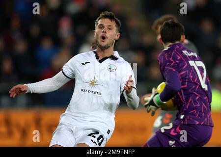 Swansea, Großbritannien. 17. Januar 2023. Liam Cullen aus Swansea City reagiert. Emirates FA Cup, Wiederholung der 3. Runde, Swansea City gegen Bristol City im Swansea.com Stadium in Swansea, Wales am Dienstag, den 17. Januar 2023. Dieses Bild darf nur zu redaktionellen Zwecken verwendet werden. Nur redaktionelle Verwendung, Lizenz für kommerzielle Verwendung erforderlich. Keine Verwendung bei Wetten, Spielen oder Veröffentlichungen von Clubs/Ligen/Spielern. Bild von Andrew Orchard/Andrew Orchard Sportfotografie/Alamy Live News Kredit: Andrew Orchard Sportfotografie/Alamy Live News Stockfoto