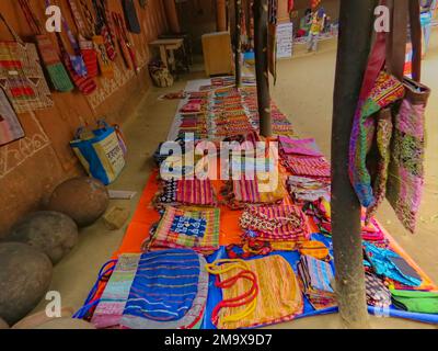 Bolpur, Westbengalen, Indien:27-11-2019. Kleine lokale Messe mit handgefertigten Artikeln zum Verkauf. Stockfoto