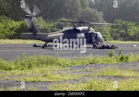 040204-F-8572B-001. Basis: Bellows Air Force Station, Oahu Bundesstaat: Hawaii (HI) Land: United States of America (USA) Szene Hauptkommando gezeigt: 25. ASOS Stockfoto