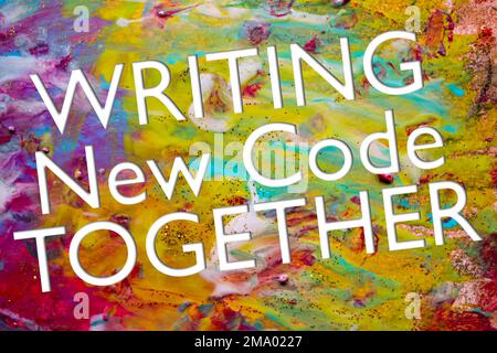 Abstrakte natürliche Luxuskunst, fließende Malerei mit dem Schreiben von New Code Together Text, Alkohol-Tinte-Technik. Das Bild umfasst die Wirbel aus Marmorgranit Stockfoto