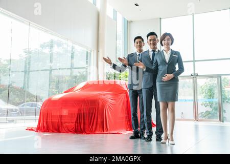 Auto 4 ist ein junger Verkäufer Stockfoto
