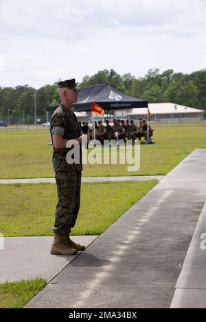 Generalmajor James F. Glynn, scheidender Befehlshaber des Sondereinsatzkommandos der Marine-Streitkräfte, hält am 23. Mai 2022 in Camp Lejeune, North Carolina, eine Rede. Die Zeremonie zum Kommandowechsel stellt den Übergang von Kommando und Verantwortung des MARSOC von Generalleutnant James F. Glynn zu Generalleutnant Matthew G. Trollinger dar. Stockfoto