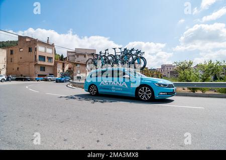 Astana Team-Wagen. Volta Catalunya 2019. Volta Road Radfahren in Katalonien. Picamoixons, Tarragona, Katalonien, Spanien Stockfoto