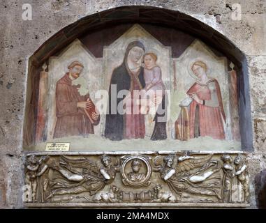 Massa Marittima, Italien - 11. September 2022: Innenraum der Kathedrale des Heiligen Cerbonius in Massa Marittima. Italien Stockfoto