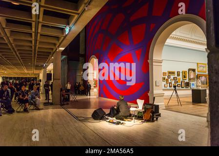 Musikvorstellung speziell für den Sol LeWitt: Affinities and Resonances, ein erstaunliches 300 Quadratmeter großes Wandgemälde mit dem Titel Wall Drawi Stockfoto