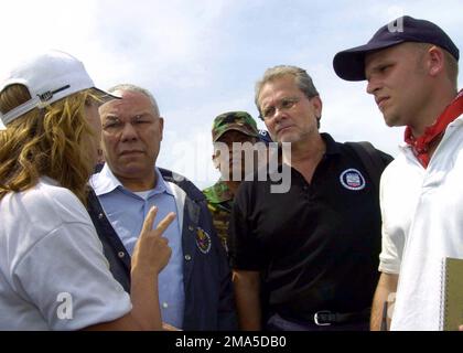 050105-N-6020P-076. Basis: Flughafen Banda Aceh (BTJ) Staat: Sumatra Land: Indonesien (IDN) Stockfoto