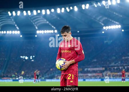 Paulo Dybala von AS Roma schaut während des Spiels der Serie A zwischen Roma und Fiorentina im Stadio Olimpico, Rom, Italien, am 15. Januar 2023. Stockfoto