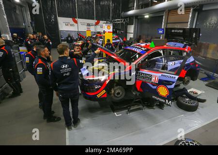 04 LAPPI Esapekka (FIN), FERM Janne (FIN), HYUNDAI i20 N Rally 1 HYBRID, HYUNDAI, Service Park, während der WRC World Rally Car Championship 2023, Monte Carlo Rallye vom 19. Bis 22. Januar 2023 in Monaco - Foto: Jean-marie Farina/DPPI/LiveMedia Stockfoto