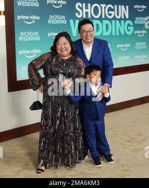 Los Angeles, USA. 18. Januar 2023. Selena Tan und die Familie auf der SHOTGUN-HOCHZEIT von Prime Video Los Angeles Premiere, die am Mittwoch, den 18. Januar 2023, im TCL Chinese Theatre in Hollywood, Kalifornien, stattfindet. (Foto: Sthanlee B. Mirador/Sipa USA) Guthaben: SIPA USA/Alamy Live News Stockfoto