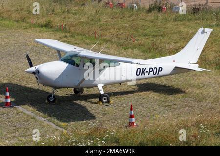 Cessna 182 Q Skyline, Leichtflugzeug, Flughafen Düsseldorf, Nordrhein-Westfalen, Deutschland Stockfoto