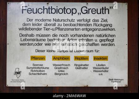 Rundweg zum Glems-Reservoir, Informationstafel, Schild, Greuth Feuchtgebiet Biotop, Natur- und Umweltschutz, Erhaltung der biologischen Vielfalt Stockfoto