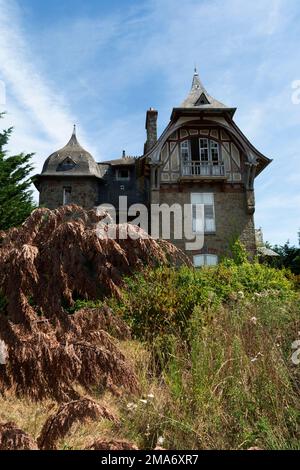 Er Constance. Verlassenes Haus von Anfang 20. Cent. Saint-Jouan-des-Guérets. Kommune im Departement Ille-et-Vilaine. Brittany. Frankreich Stockfoto