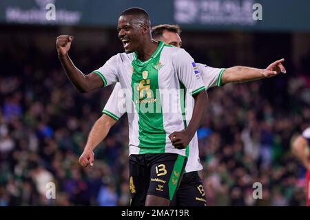 Sevilla, Spanien. 18., Januar 2023. William Carvalho (14) von Real Betis trifft während des Spiels Copa del Rey zwischen Real Betis und Osasuna im Estadio Benito Villamarin in Sevilla. (Foto: Gonzales Photo - Jesus Ruiz Medina). Stockfoto