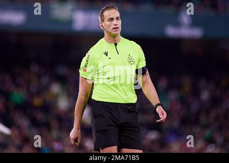 Sevilla, Spanien. 18., Januar 2023. Schiedsrichter Alberola Rojas beim Copa del Rey Match zwischen Real Betis und Osasuna im Estadio Benito Villamarin in Sevilla. (Foto: Gonzales Photo - Jesus Ruiz Medina). Stockfoto