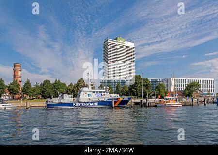 Alter Leuchtturm, Hotel Maritim, Küstenwache, Travemünde, Lübeck, Schleswig-Holstein, Deutschland Stockfoto