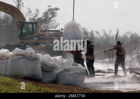 050929-F-5139N-047. Basis: Belle Chasse Bundesstaat: Louisiana (LA) Land: Vereinigte Staaten von Amerika (USA) Stockfoto