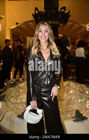 Annika Gassner bei der Anja Gockel Fashion Show "even senses" auf der Berliner Fashion Week Herbst/Winter 2023 im Hotel Adlon Kempinski. Berlin, 18,01. Stockfoto