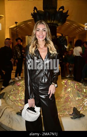 Annika Gassner bei der Anja Gockel Fashion Show "even senses" auf der Berliner Fashion Week Herbst/Winter 2023 im Hotel Adlon Kempinski. Berlin, 18,01. Stockfoto