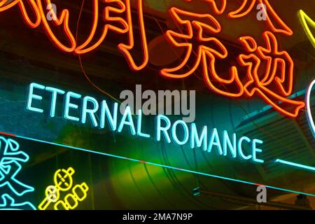 Eternal Romance Food Market Neon, 85-97 Renshaw Street, Liverpool, Merseyside, England, UK, L1 2SP - Speisesaal mit asiatischem Thema Stockfoto