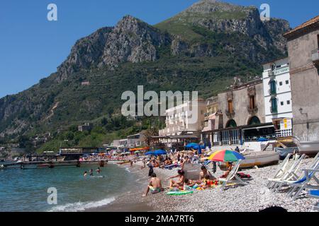 Urlaub am Strand Italien - Amalfiküste im Dorf Nerano Stockfoto