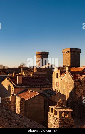 La Couvertoirade, ein befestigtes Dorf des Ordens der Templer am Causse du Larzac, Occitanie, Frankreich Stockfoto