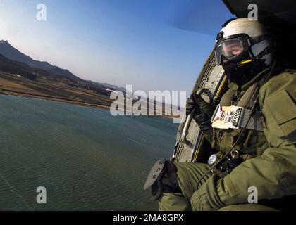 060328-N-6074Y-093. Betrifft Operation/Serie: FOHLEN-ADLERSTÜTZPUNKT: Osan Luftwaffenstützpunkt Land: Republik Korea (KOR) Stockfoto