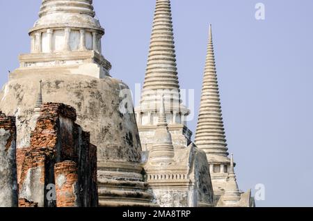 Die drei Cheedis des Tempels Phra Sri Sanphet im Ayutthaya Historical Park in Thailand Stockfoto