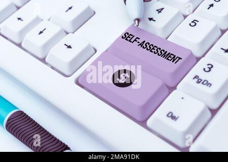 Schreiben mit Anzeige von Text Selbstbewertung. Konzept bedeutet Stolz und Selbstbewusstsein für sich selbst. Stockfoto