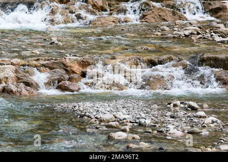 Wasser still und steigend in deutschland und osterreich Stockfoto