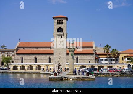 RHODOS, GRIECHENLAND - 11. MAI 2022: Marina of Rhodos, Griechenland Stockfoto