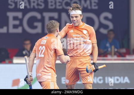 BHUBANESWAR – Derck de Vilder (NED) trifft während des Spiels Niederlande gegen Chile bei der Hockey-Weltmeisterschaft in Indien. AP WILLEM VERNES Stockfoto