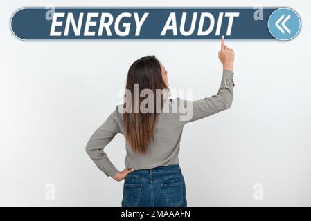 Inspiration mit dem Schild „Energy Audit“. Bewertung von Geschäftsideen zum Energiebedarf und zur Effizienz eines Gebäudes Stockfoto