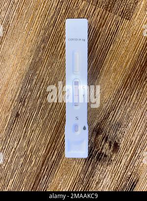 Covid-19-Corona-Schnelltest-positive Infektion Stockfoto