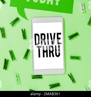 Handgeschriebenes Schild Drive Thru. Geschäftsübersicht, wo Sie die Art des Service erhalten können, indem Sie ihn durchfahren Stockfoto