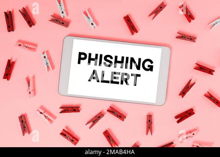 Phishing-Alarm mit handschriftlichem Text. Internetkonzept, das sich des betrügerischen Versuchs bewusst ist, an vertrauliche Informationen zu gelangen Stockfoto