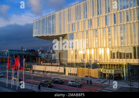 Das Äußere von Deichman Bjørvika, der öffentlichen Bibliothek im Stadtzentrum von Oslo, Norwegen. Stockfoto